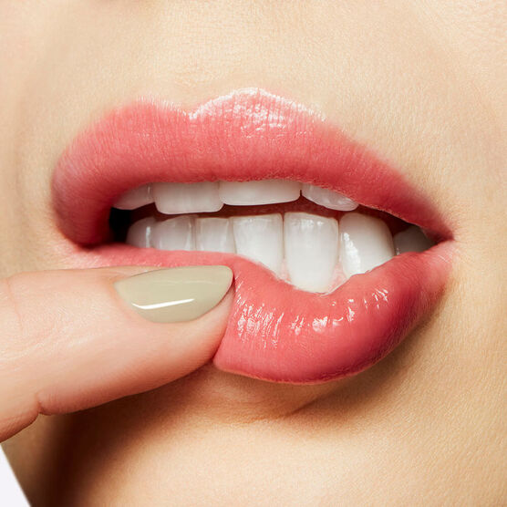 MAC        LIP BALM      LIPS AWAKE